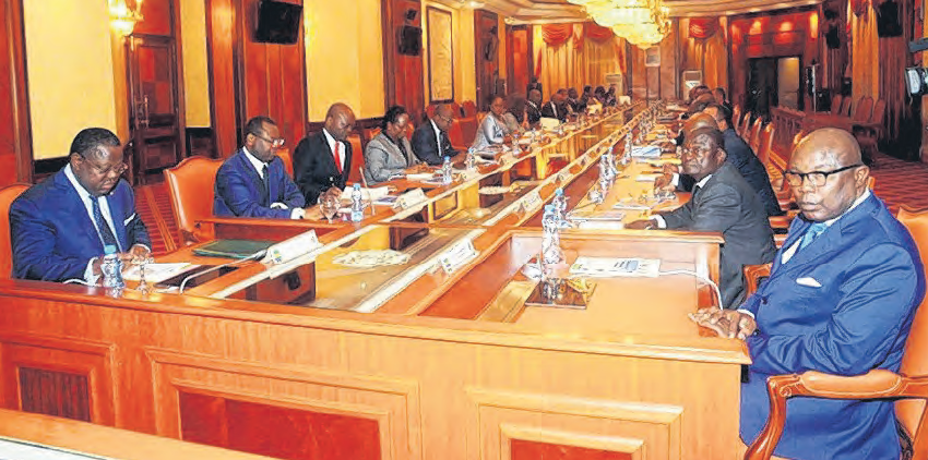 Photo Conseil des ministres du nouveau Gouvernement Issozé Ngondet II/ DR